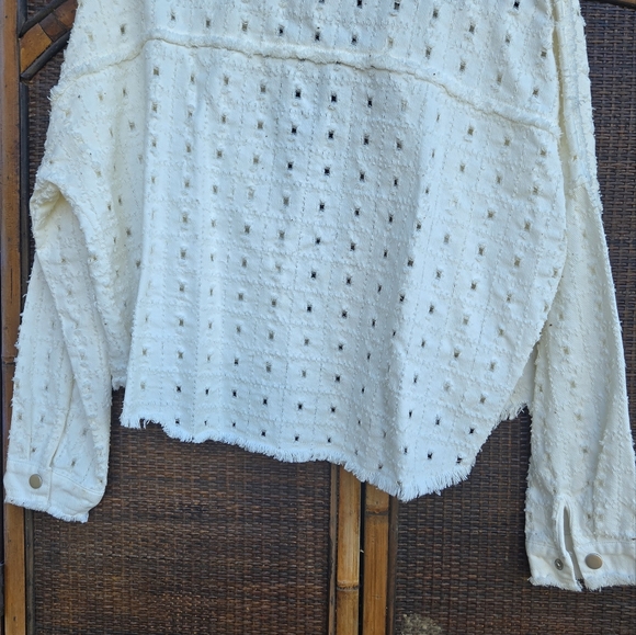 Nwt Chic af white eyelit shacket women's size medium - Picture 7 of 8